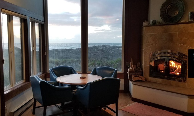 Castroville Condo | Beachfront Monterey Bay Condo with Ocean View & Spa