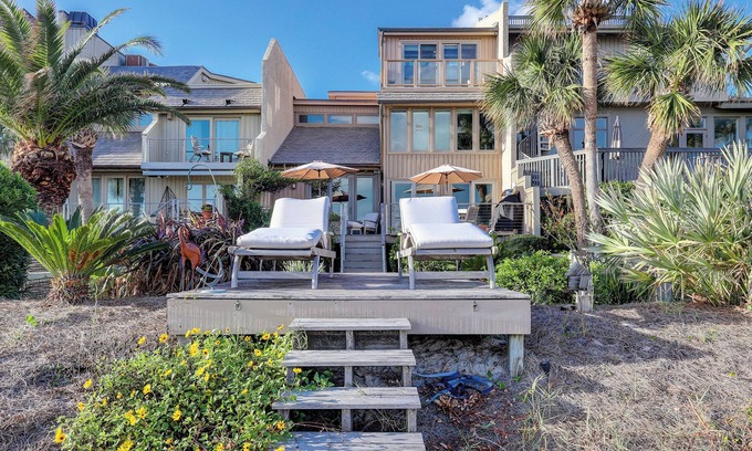 Beach Lagoon House | Beachfront Ocean Dream on the Sand