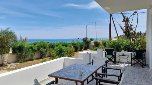 Skala House | Beachfront Oleanders House in Skala with Ocean Views