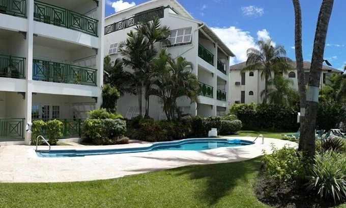 Worthing Condo | Oceanfront Penthouse #7 at Leith Court with Pool & Spa