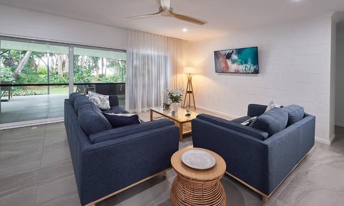 Bramston Beach House | Beachfront Bliss at 'Pippies on the Beach' in Bramston