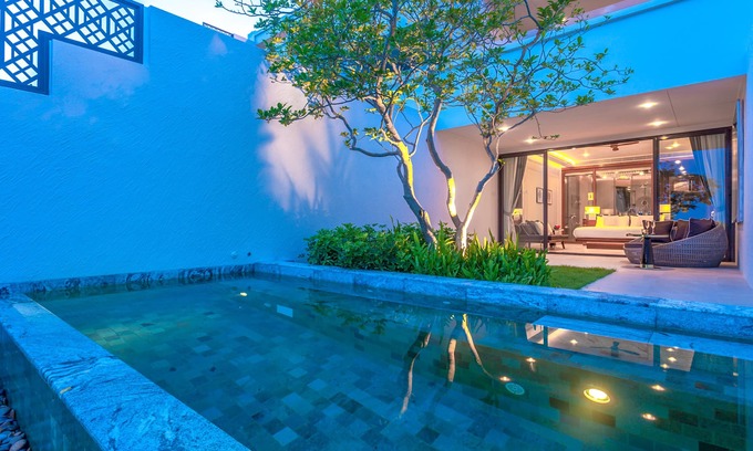 Cha-am Hotel | Ground Floor Beachfront Pool Suite with Private Oasis