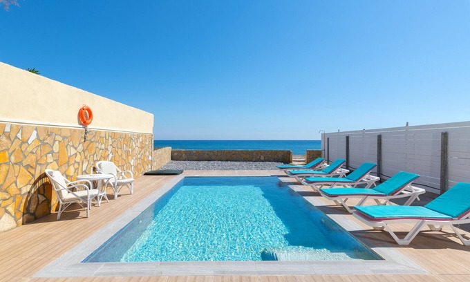 Plimmiri Villa | Beachfront Pool Villa Cottage with Ocean View & Pet-Friendly