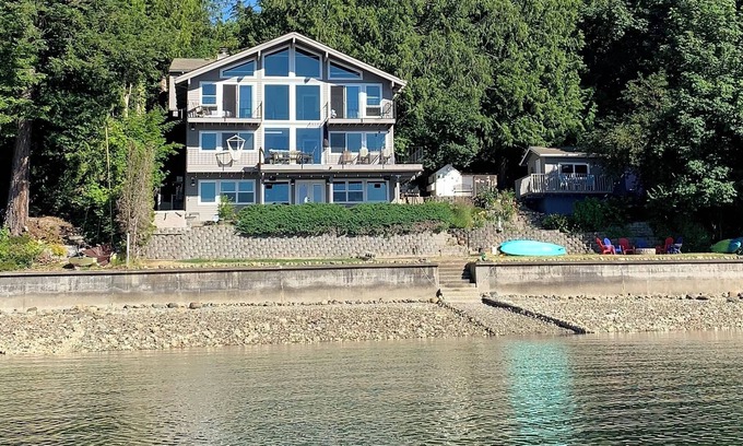 Burley House | Beachfront Retreat with Ocean Views and Spa Luxury