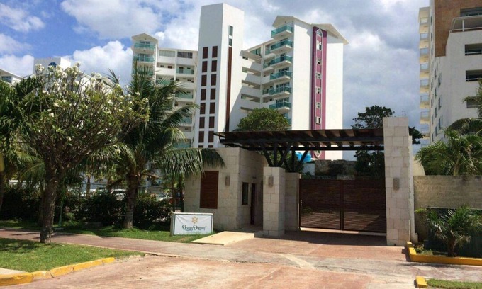 Punta Cancun Condo | Beachfront Resort: Walk to Top Clubs & Restaurants, Rated 9.6
