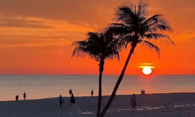 Sanibel Condo | Beachfront Sanibel Escape – Steps to Sand & Sunset Views