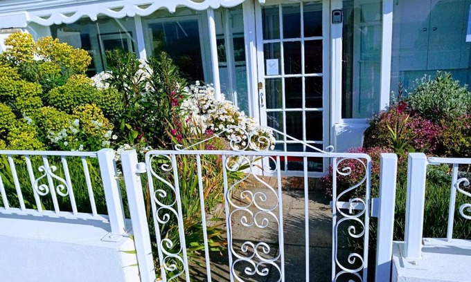 Felixstowe Apartment | Oceanfront Beachfront Studio Apartment with Scenic Views