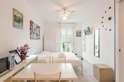 Chioggia Apartment | Beachfront Studio with Pool & Parking, Steps from the Sea