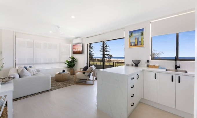 Coolangatta Apartment | Oceanfront Studio with Balcony & Breathtaking Views