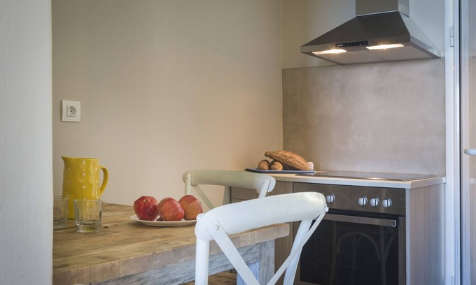 Mousata Apartment | Beachfront Suite No 3 with Breakfast and Kitchen Access