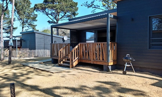 Jullouville-les-Pins Ski Chalet | Cozy Chalet Jullouville with Oceanfront Views & Spa