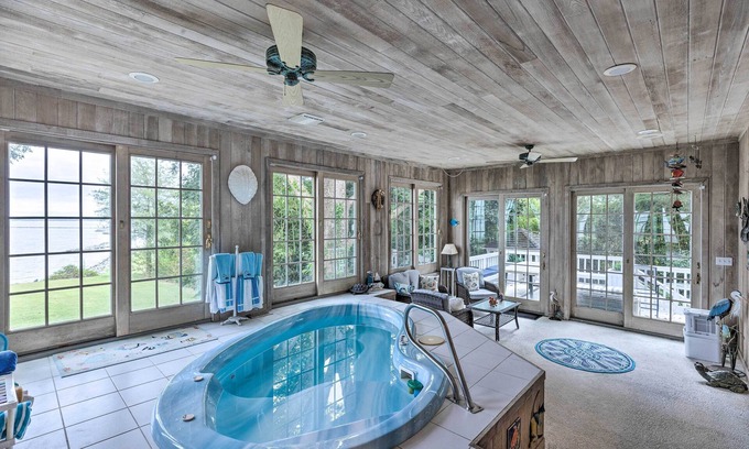 Urbanna House | Beachfront Urbanna Home with Ocean View & Hot Tub
