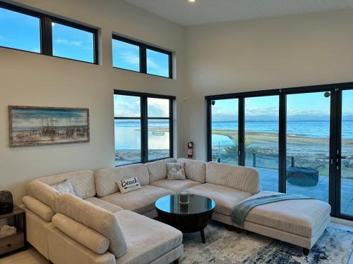Black Creek Apartment | Oceanfront Getaway: Saratoga Serenity at THE BEACH HOUSE