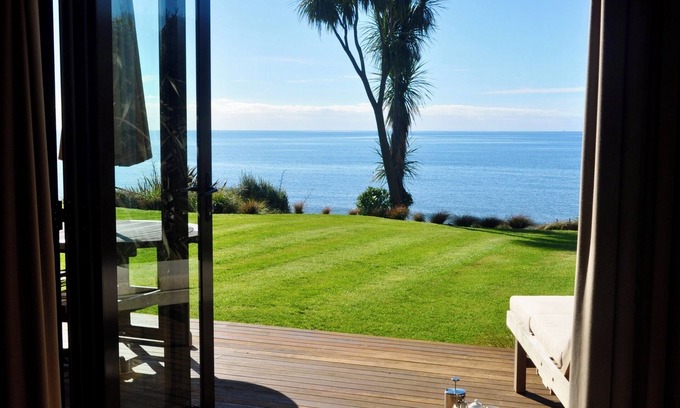 Parapara Villa | Idyllic Beachfront Villa - Adrift in Golden Bay for Adults