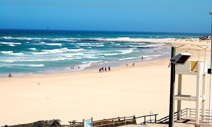 Jeffreys Bay Apartment | Beachfront Villa Africa Queen: Pet-Friendly Ocean Retreat