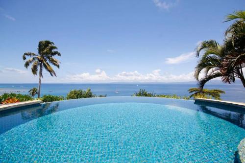 Savusavu Villa | Beachfront Villa - House of Bamboo with Infinity Pool & Ocean View
