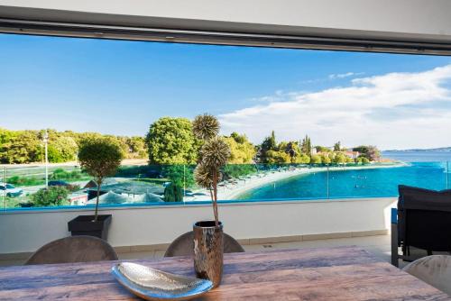 Bibinje Apartment | Beachfront Villa