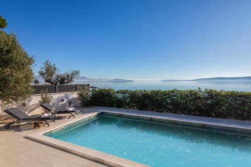 Kastel Stafilic Villa | Beachfront Villa Ines: Relaxing Pool and Ocean Views
