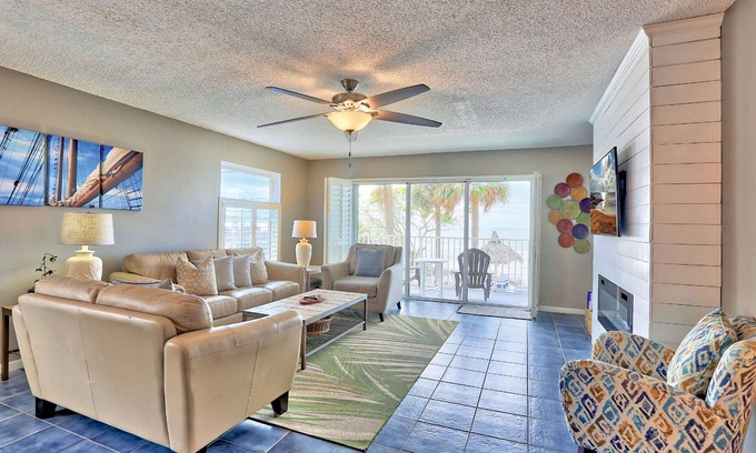 Redington Shores Condo | ☀️Beachfront with Great Views and Amenities-Sea Oats #101☀️