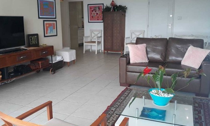 Centro Apartment | Beachfront Show Apartment for 8 with Ocean View & Spa