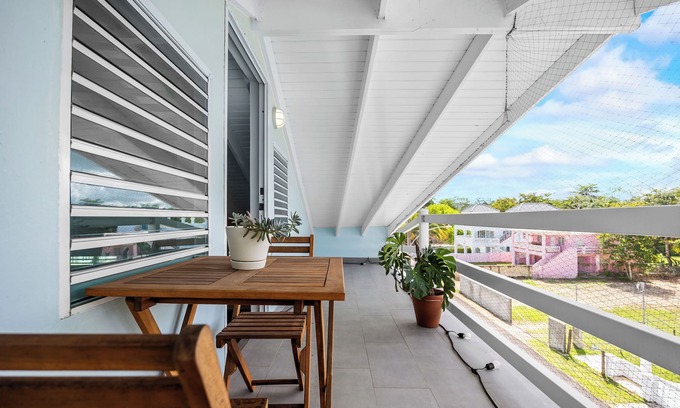 Espinar Apartment | Beachfront | With Pool | Free Parking