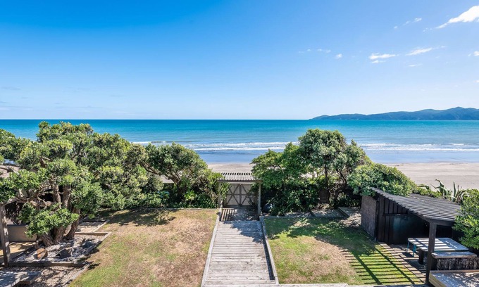 Raumati South House | Beachfront Escape with Space for the Whole Family!