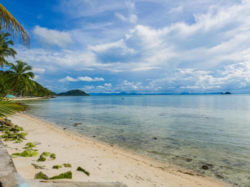 Taling Ngam Villa | Beachfront Elegance at The Wooden Beach House