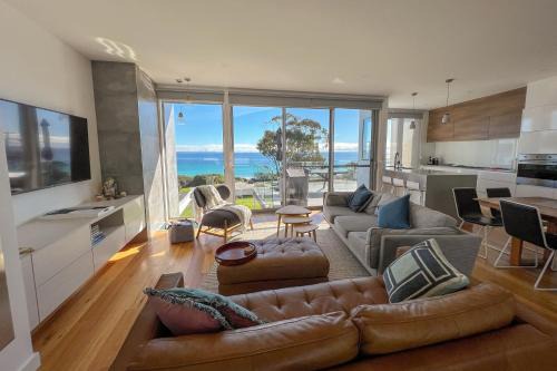 Binalong Bay House | Beachhouse Binalong: Guest Rated 10/10 at Bay of Fires