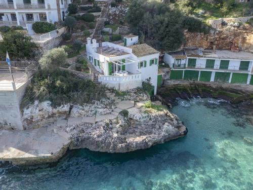 Cala Santany House | Family-Friendly Beachhouse Sa Barca: 4-Star Guest Rated Excellence