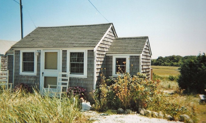 East Sandwich Cottage | Beachland 12: Oceanfront Cottage with Pool & Breakfast