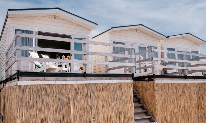 Wijk aan Zee Ski Chalet | Beachlodge by the Sea: Oceanfront Honeymoon Suite Awaits