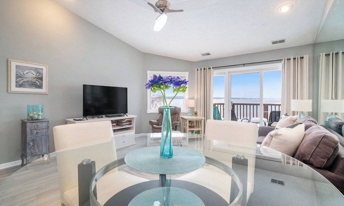 Traverse City Condo | Beachside 323 Waterfront Condo