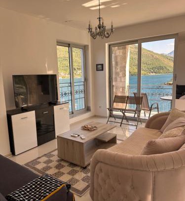 Lepetane Apartment | Beachside Apartment