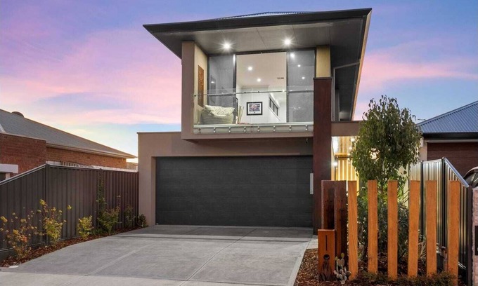 Semaphore Park House | Tranquil Beachside Retreat in Semaphore South for Families