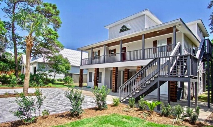 Gulfview Heights House | Beachside Birch*Walk To The Beach* LARGE PRIVATE POOL