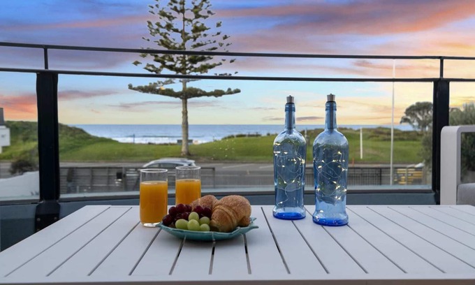 Mount Maunganui House | Beachside Blue Summer: Ocean View & Family-Friendly Retreat