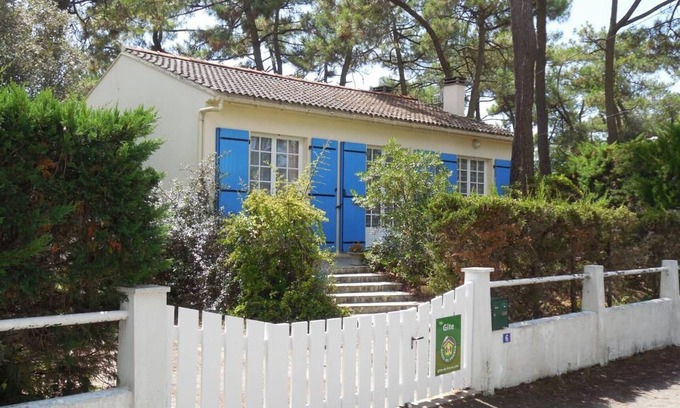 La Tranche-sur-Mer Cottage | Charming Gite La Tranche-sur-Mer with Kitchen for 5 Guests