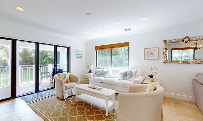 Juno Beach Apartment | Beachside Escape: Designer Decor & Oceanfront Amenities