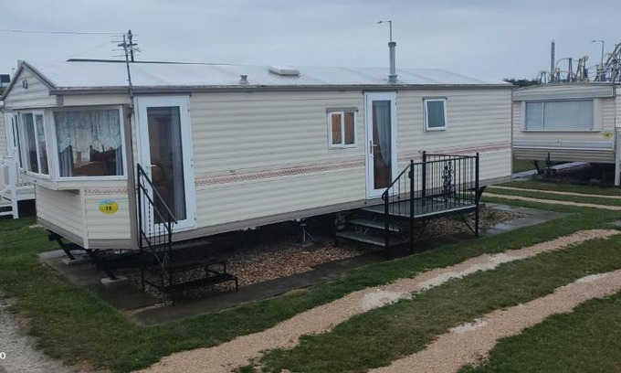 Skegness Other | Beachside Family Retreat with Ocean Views & Free WiFi