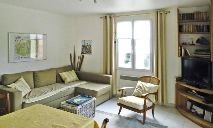 Cayeux-sur-Mer Apartment | Cozy Apartment with Terrace Steps from the Beach