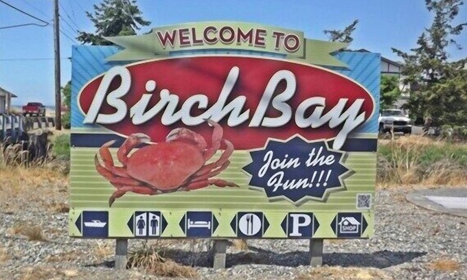Birch Bay Condo | Charming Jacobs Landing: Oceanfront Retreat with Pool