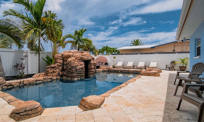 Indian Harbour Beach House | Beachside Grotto: Family-Friendly Oasis with Private Pool