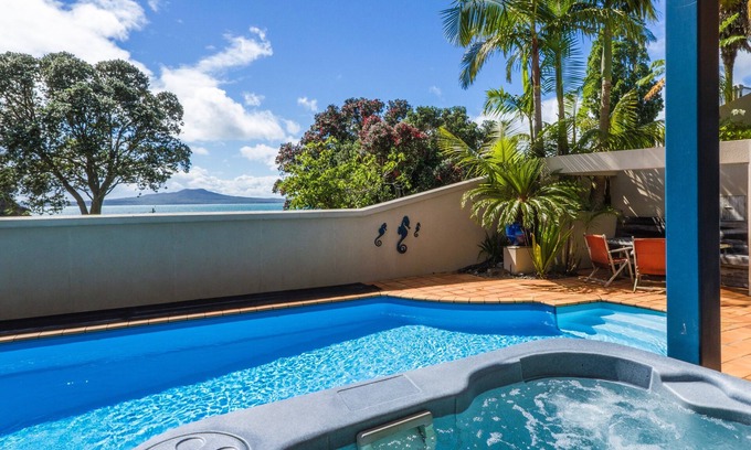 Castor Bay Cottage | Oceanfront Retreat: Castor Bay Holiday Apartment Awaits