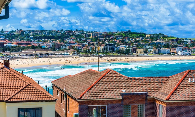 Tamarama Apartment | Beachside Haven Near Bondi with Ocean View & Pool