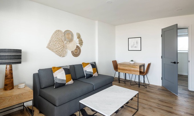 Townsite Condo | Beachside Queen Suite with Kitchen and Pet-Friendly Amenities