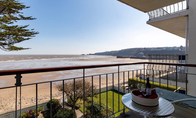 Saundersfoot Apartment | Beachside - Sea Views, Village Centre Saundersfoot