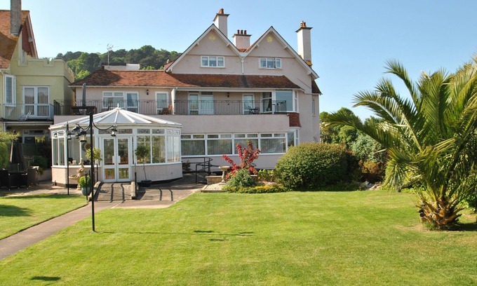 Minehead Apartment | Cozy Beachside Suites with Breakfast & Child-Friendly Fun