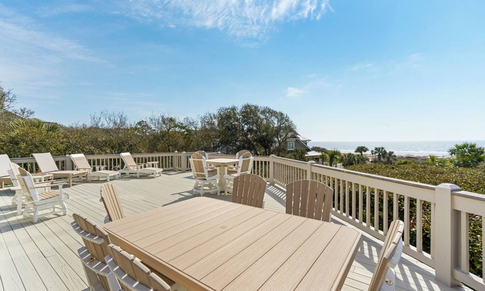 Vanderhorst Plantation House | Ocean View Beachside Treehouse with Family-Friendly Amenities