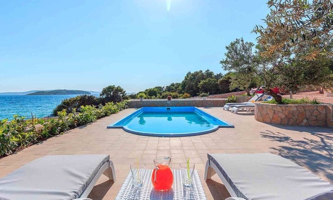 Okrug Villa | Beachside Villa Serenity with pool for 8 persons EOS-CROATIA