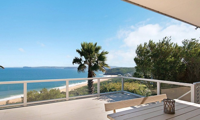 Killcare Heights House | Beachview Hotel: Pet-Friendly Retreat with High Ratings
